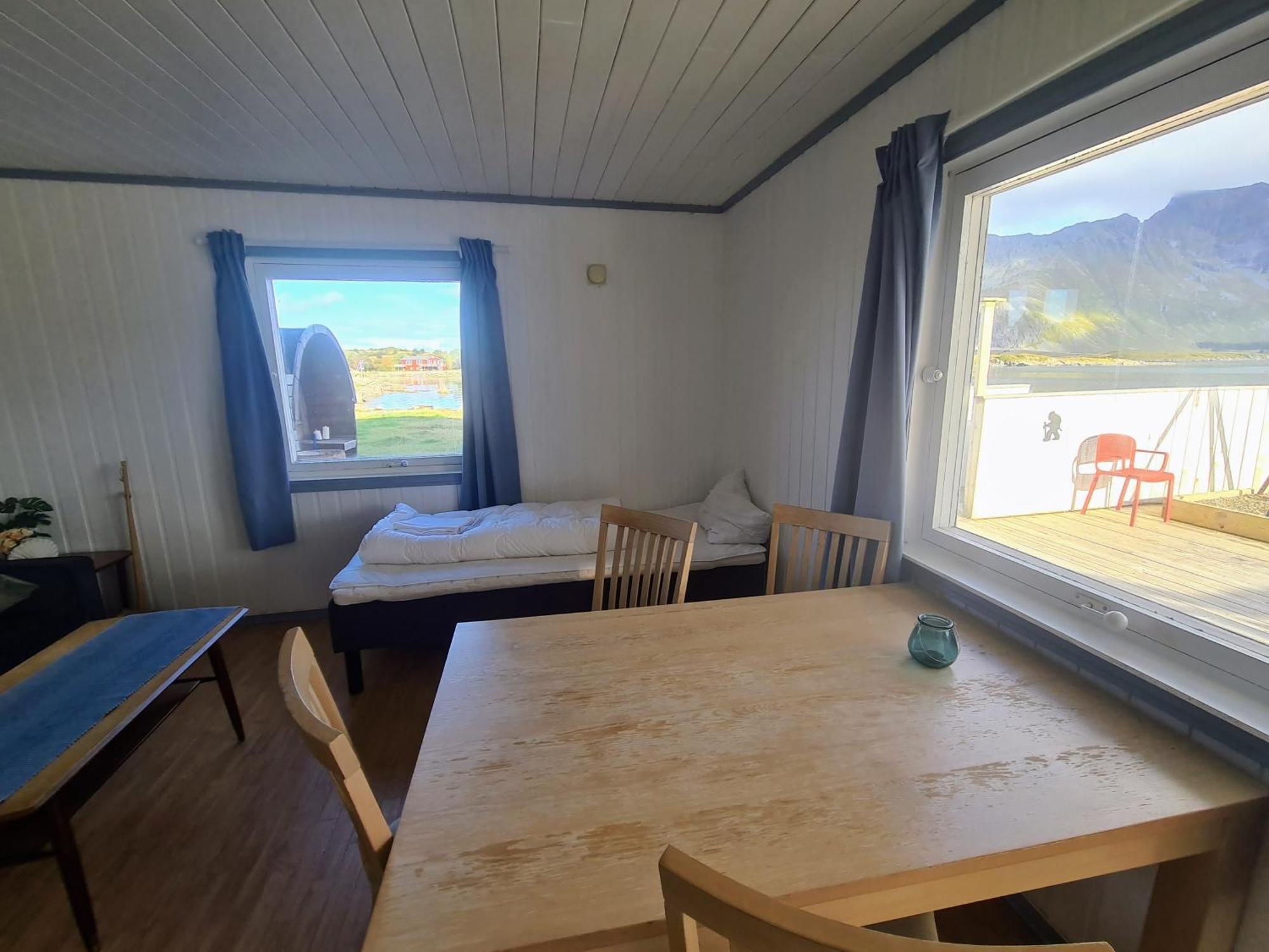 Lydersen Rorbuer & Inn 2*