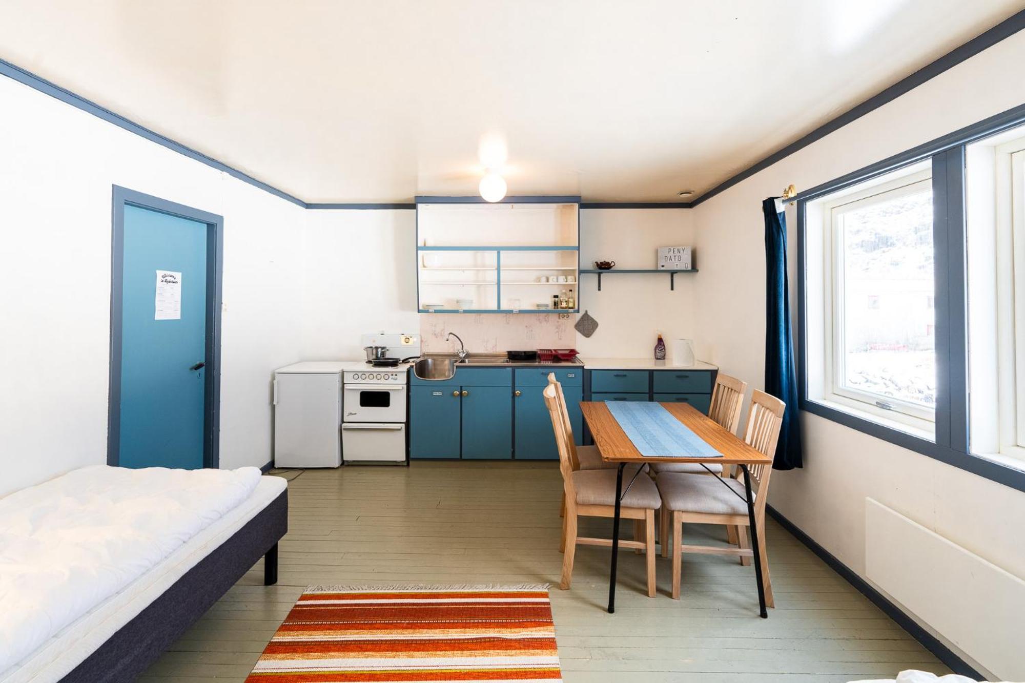 Lydersen Rorbuer & Inn 2*